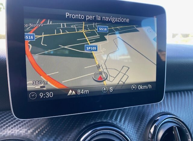 MERCEDES-BENZ GLA  180 D AUTOMATIC CROSS OVER pieno
