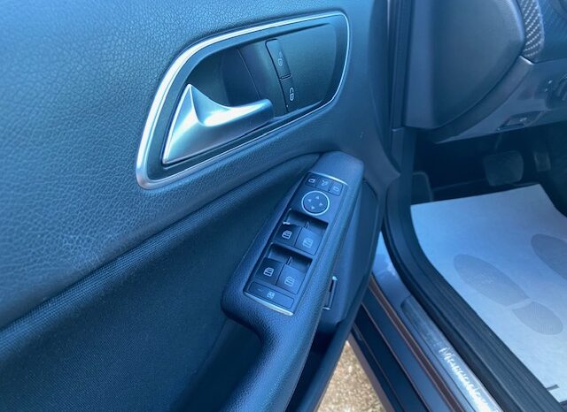MERCEDES-BENZ GLA  180 D AUTOMATIC CROSS OVER pieno