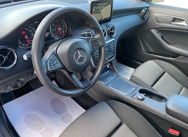 MERCEDES-BENZ GLA  180 D AUTOMATIC CROSS OVER pieno