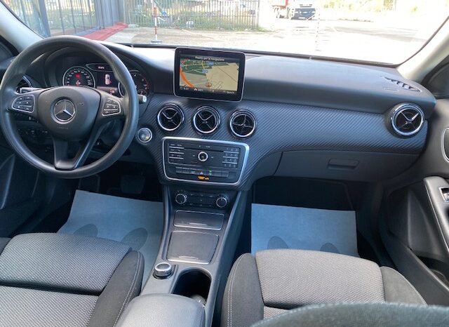 MERCEDES-BENZ GLA  180 D AUTOMATIC CROSS OVER pieno