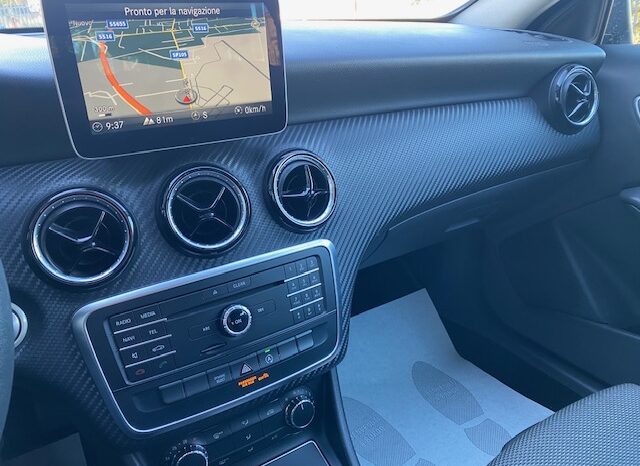 MERCEDES-BENZ GLA  180 D AUTOMATIC CROSS OVER pieno