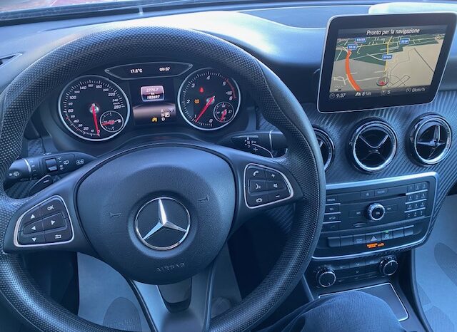 MERCEDES-BENZ GLA  180 D AUTOMATIC CROSS OVER pieno